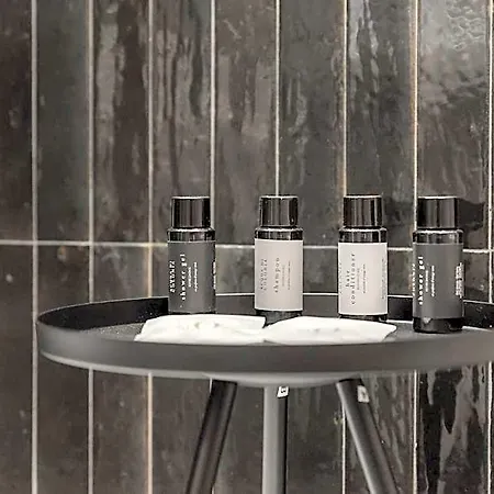 D & D *